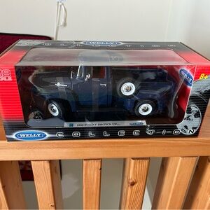 Welly 1:18 Scale Classic Car Model 1956 Ford F-100 Pickup Car Model Collection.